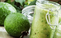 Không cần săn cherry Mỹ hay nho Hàn đắt đỏ, thứ quả đầy vườn ở Việt Nam đang được tiểu thương gom hàng vì quá hút khách mùa hè