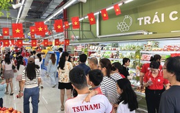 Dòng người đổ về siêu thị, trung tâm thương mại mua sắm