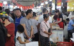 Chưa hết nghỉ lễ khách đã nườm nượp đi mua hải sản mang về