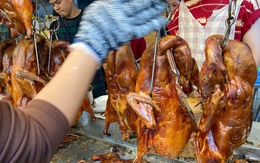 Tiệm vịt quay ở TP.HCM bỏ túi cả trăm triệu đồng mỗi ngày dịp 30/4 - 1/5