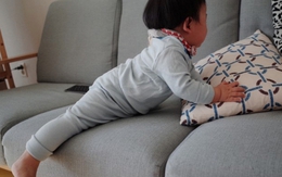 Bé 6 tháng tuổi ngã từ sofa, xuất huyết não nhưng sai lầm này của gia đình khiến bé rơi vào tình trạng nguy kịch