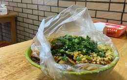 Người đàn ông mắc ung thư hạch vì 1 kiểu đựng đồ ăn quen thuộc, gia đình bất lực: Khuyên nhiều năm không được