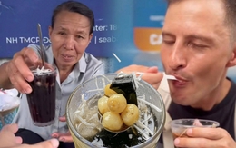 Gánh chè 15.000 "hài lòng" khách Tây giữa Hà Nội: Ăn liền 2 ly, phong luôn người bán làm siêu anh hùng