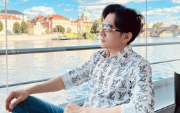 Nam ca sĩ đình đám một thời đi bán cà phê tại đường Đinh Tiên Hoàng, TP.HCM: Khách đến mua không có chỗ đứng
