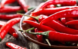 Ăn ớt 3 bữa mỗi ngày, người đàn ông 56 tuổi xuất hiện dấu hiệu “lạ”