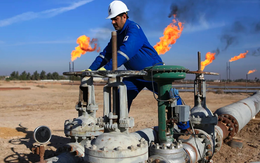 Quốc gia xuất khẩu hàng tỷ thùng dầu mỗi năm thông báo đại hạ giá dầu với điều kiện không tưởng: Người mua phải tự đi qua eo biển Hormuz nhận hàng