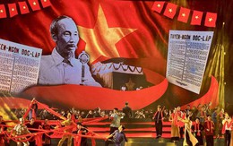 TPHCM tặng quà 1 triệu đồng mỗi hộ khó khăn nhân kỷ niệm 50 năm Thành phố mang tên Bác
