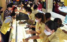 Giá vàng hôm nay 10-6: Vàng thế giới "bốc hơi" hơn 100 USD