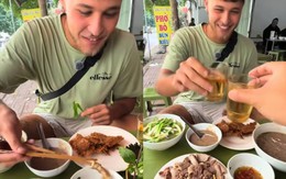 Khách Tây lần đầu thử lòng lợn, ngỡ ngàng vì cảnh tượng diễn ra lúc 7 giờ sáng