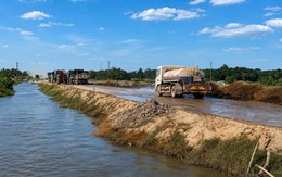 Thi công cao điểm tại cảng hàng không Quảng Trị: Tăng cường xe tưới nước kiểm soát bụi