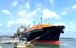 Gần 120.000 tấn LNG, LPG cập cảng giữa cao điểm ‘nóng’ về năng lượng