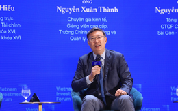 Chuyên gia: Giá vàng giảm khiến người dân bán ra nhiều hơn mua vào, góp phần hỗ trợ tỷ giá