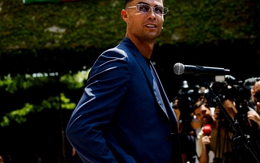 Ronaldo 41 tuổi diện vest bảnh bao, visual cực bảnh lên đường đến Mỹ, bước vào kỳ World Cup thứ 6 lịch sử