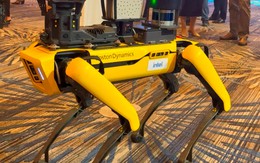 Chó robot tại nhà máy Intel Việt Nam đi tuần, kiểm tra rò rỉ khí gas, nhiệt độ, áp suất