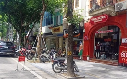Nhiều cửa hàng 'ngang nhiên' chiếm dụng lòng đường Hà Nội