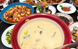 Đằng sau video viral cảnh bể cá vỡ tung thành “thủy cung” trong nhà: Đàn cá giá 1 tỷ đã bị chủ nấu lên ăn hết