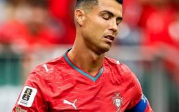 Những con số không thể tin được của Ronaldo: 3 cú sút, 0 trúng đích, chạm bóng ít kỷ lục