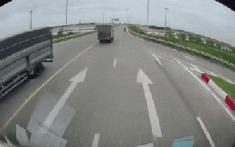 Thông tin bất ngờ về tài xế tài chạy taxi húc đuôi xe tải rồi cùng lao xuống ruộng