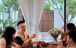 Rời penthouse sang biệt thự 500m² ngoại ô, nam nghệ sĩ Việt tìm thấy “kho báu” đáng giá hơn tiền bạc