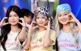 Hàng nghìn fan nữ biến concert Thanh xuân thành sàn diễn thời trang