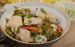 Đi chợ thấy nắm lá dại này nhớ mua ngay: Đem vò nát nấu với thịt gà, vị chua thanh cuốn miệng, ăn đến đâu sảng khoái đến đấy