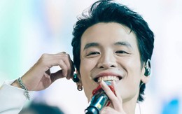 Nam ca sĩ Việt đi hát ròng rã 20 năm có kho nhạc nổi tiếng cả nước, 37 tuổi mới viral vì nhan sắc