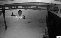 3 người phụ nữ bị nước cuốn trôi trong cơn mưa lớn đã được cứu: Camera ghi lại những gì?
