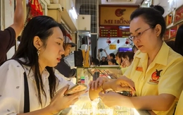 Lý do nhiều người dồn tiền mua vàng trang sức