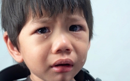 Đáng sợ hơn việc thiếu tiền là một đứa trẻ có “tâm hồn nghèo nàn”: 4 câu nói này đang dập tắt nhiệt huyết sống của con