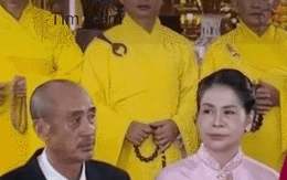 Vài giây của mẹ chồng "phú bà nông sản" bỗng rần rần cõi mạng: Thì ra truyền thống gia đình là đây!