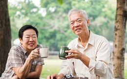 Nghỉ hưu 10 năm, tôi nhận ra: Có tiền tiết kiệm cũng đừng vội cho con hết, hãy ưu tiên 3 điều này để tuổi già không phụ thuộc ai