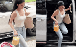 Ngọc Trinh gây sốt khi mặc lại quần jeans 10 tuổi