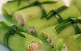 Eo bánh mì, mỡ bụng xập xệ muốn siết cân thì nạo mỏng quả bí xanh rồi cuộn theo cách này, da mướt mượt, vòng hai thon gọn thấy rõ