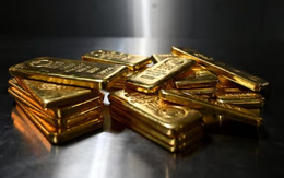 Giá vàng lao dốc 3%, giá dầu và đồng USD tăng vọt, thị trường cược tới 70% kịch bản Fed tăng lãi suất