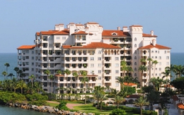 Vụ lừa đảo sở hữu kỳ nghỉ timeshare lớn chưa từng có trong lịch sử: 3.500 người cao tuổi dính bẫy, quy mô tới 985 tỷ đồng