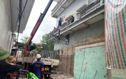 Vụ xịt nước vào thợ xây ở Hà Nội: Tháo dỡ phần ban công lấn chiếm