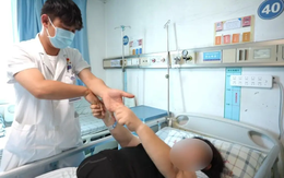 Người phụ nữ 30 tuổi bỗng bị đột quỵ giữa đêm dù chỉ số sức khỏe cực đẹp, tất cả là vì 1 thói quen uống nước kéo dài suốt nhiều năm