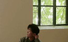 Từ cậu bé bị chê "vừa lùn vừa xấu" đến "ông hoàng phòng vé": Biến cố hôn nhân suýt khiến tất cả sụp đổ