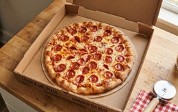 Vì sao bánh pizza tròn lại đựng trong hộp vuông?