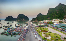 Cảnh tượng "30 năm mới có" ở vịnh Hạ Long xuất hiện trở lại: Ai được đi, giá vé thế nào?