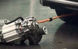 Xe đang chạy bị rơi động cơ, BYD nói do 'va chạm khi lội nước, không phải vấn đề chất lượng'