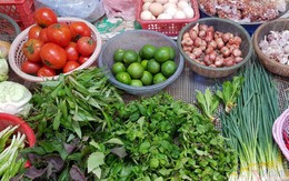 Vì sao mua đồ ở chợ hay được cho thêm?
