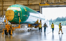 Boeing hồi sinh sau cú 'cửa bung giữa trời'