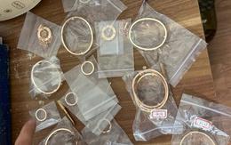 Công an điều tra giao dịch 150 triệu đồng ở một tiệm vàng: 2 người phụ nữ bị bắt