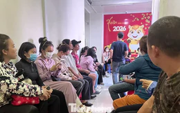 Ngược đời: Xếp hàng cả ngày không bán được vàng SJC
