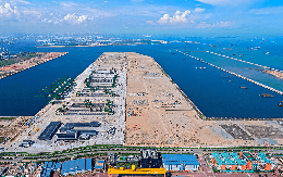 Phát hiện láng giềng Việt Nam thả liên tục gần 500 khối bê tông cao bằng toà nhà 10 tầng xuống đáy biển, công trình rộng bằng 3.300 sân bóng đá đã thành hình