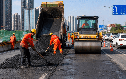Xe điện hơn 3 tấn tràn ra đường, Trung Quốc chứng kiến gần 50% hạ tầng đường sá xuống cấp, thiếu tiền bảo trì