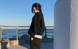 Mặc quần áo màu gì có khả năng chống nắng tốt nhất? Chuyên gia: "Không phải màu đen"