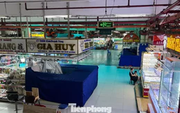 Ngỡ ngàng loạt tiệm vàng, kim cương ‘trùm mền’ giữa chợ