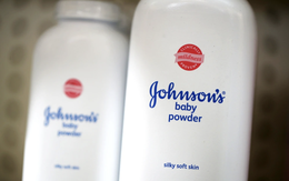 J&J chi khoản bồi thường kỷ lục dàn xếp hơn 76.000 vụ kiện phấn rôm bị cáo buộc gây ung thư, khép lại cuộc chiến pháp lý 10 năm